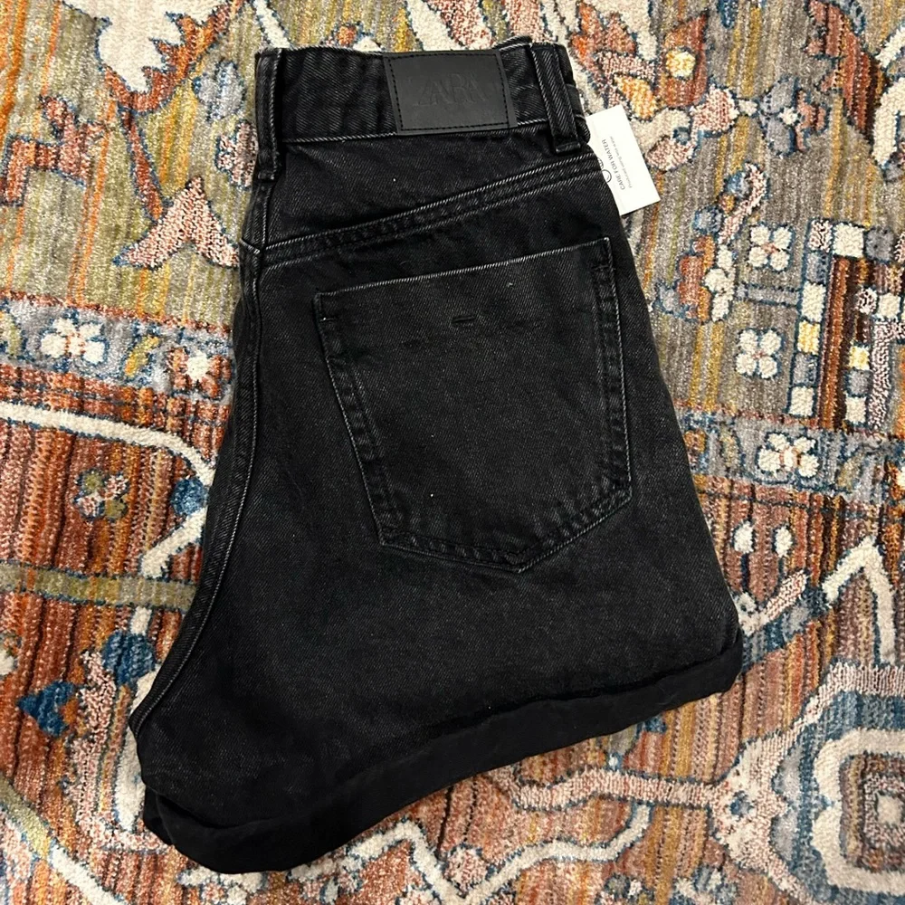Zara black jean high waisted shorts - Picture 2 of 5